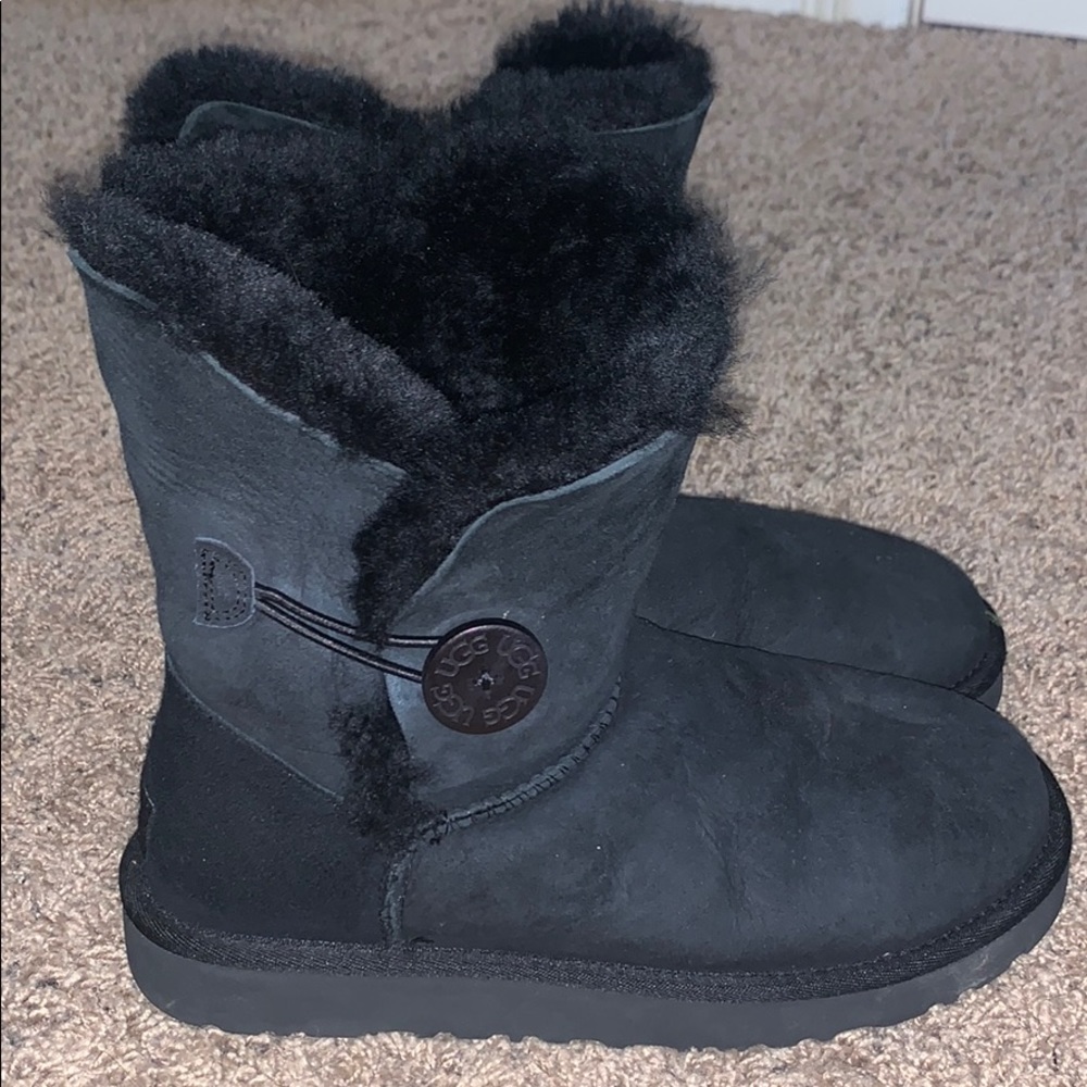 Women’s Ugg short Bailey Button Boots
